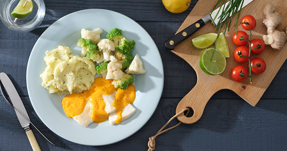 19413 - Tilapiafilet in tomaten-botersaus met bloemkool, romanesco en gestampte aardappelen