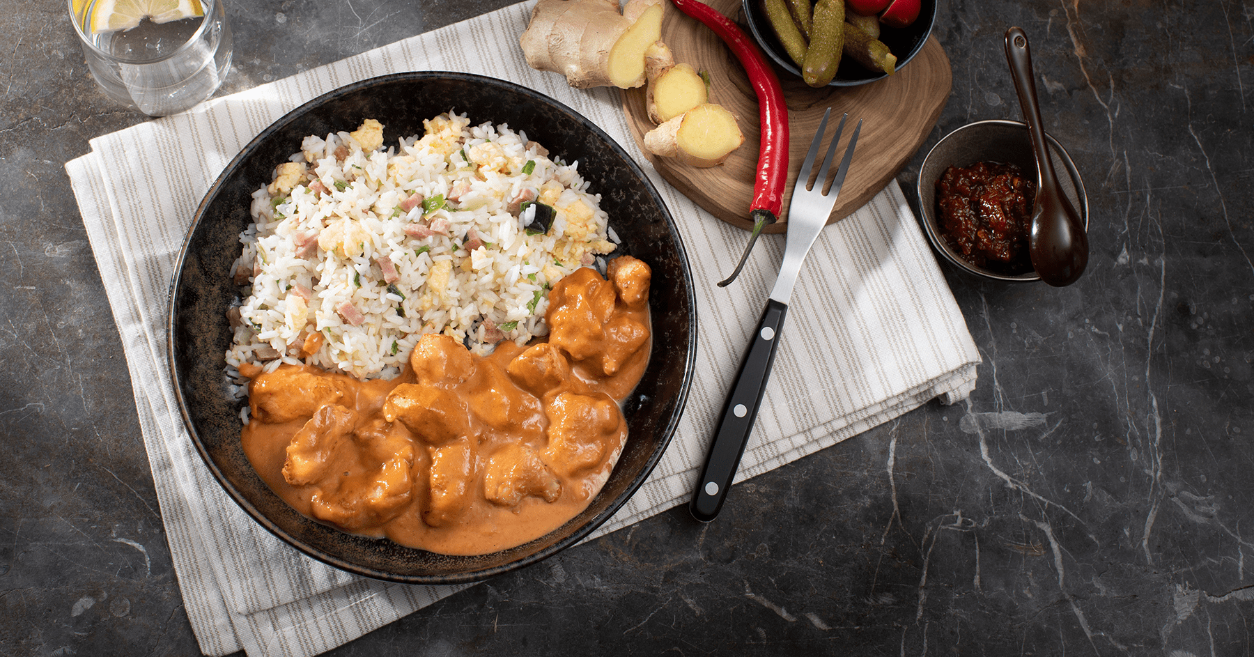 Nasi goreng met kipsaté