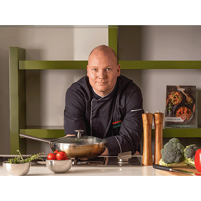 Chefkok Chris Oosten in de keuken van apetito